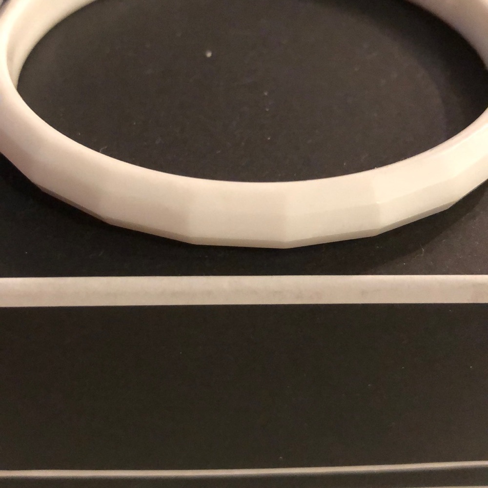 Vintage beveled resin bangle